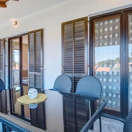 In With Terrace, Air Condition, Wifi, Dishwasher Apartamento Mali Lošinj
