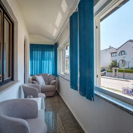 In With Terrace, Air Condition, Wifi, Dishwasher Mali Lošinj