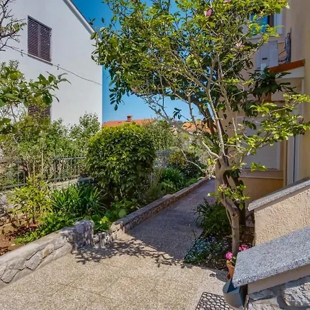 Apartman In With Terrace, Air Condition, Wifi, Dishwasher