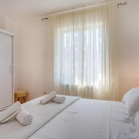Apartman In With Terrace, Air Condition, Wifi, Dishwasher *