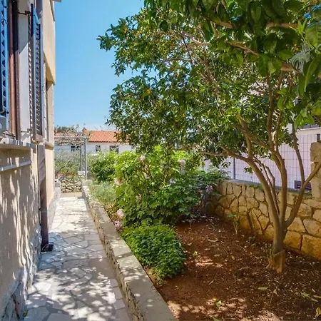 In With Terrace, Air Condition, Wifi, Dishwasher Mali Lošinj